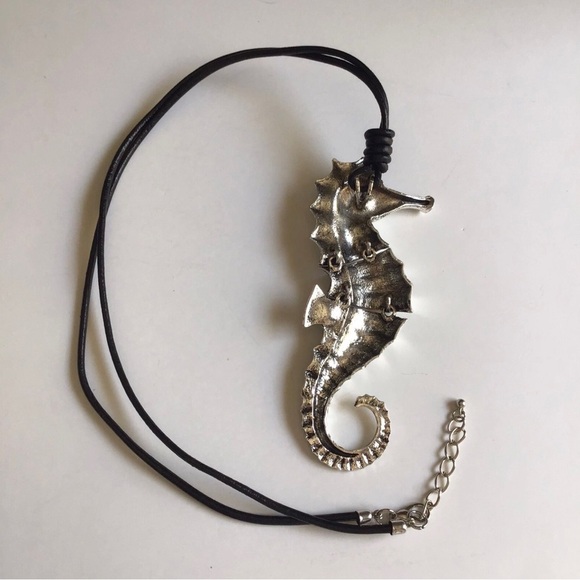 NEW! Seahorse Statement Necklace Black Cord Rhinestone Eye Jointed Links Beachy - Picture 5 of 15